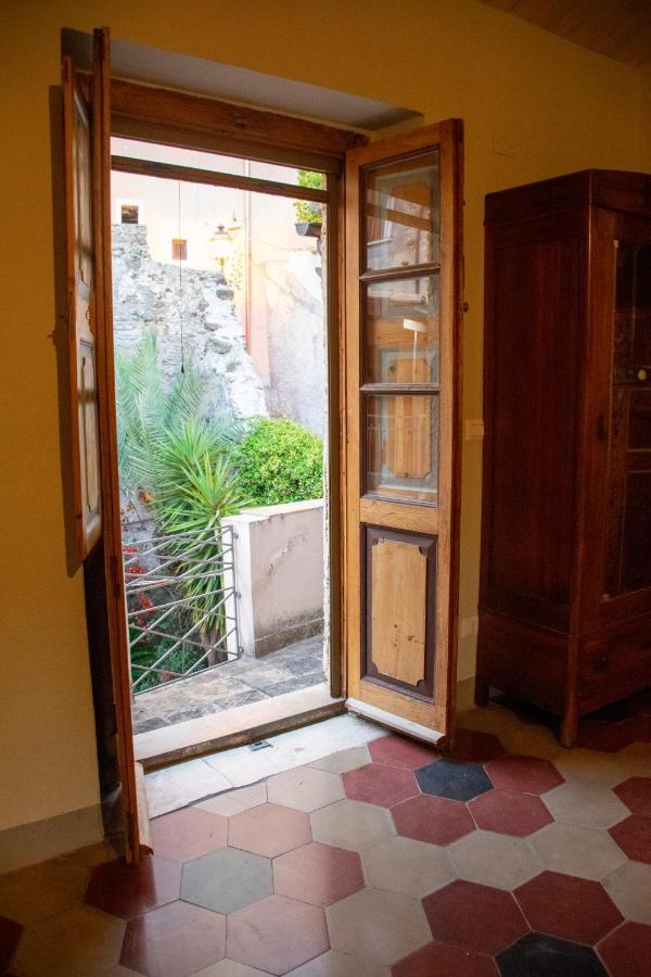 Palazzo Del Diplomatico Villa Belmonte Calabro Bagian luar foto