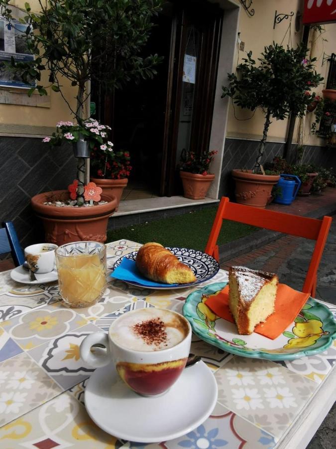 Palazzo Del Diplomatico Villa Belmonte Calabro Bagian luar foto